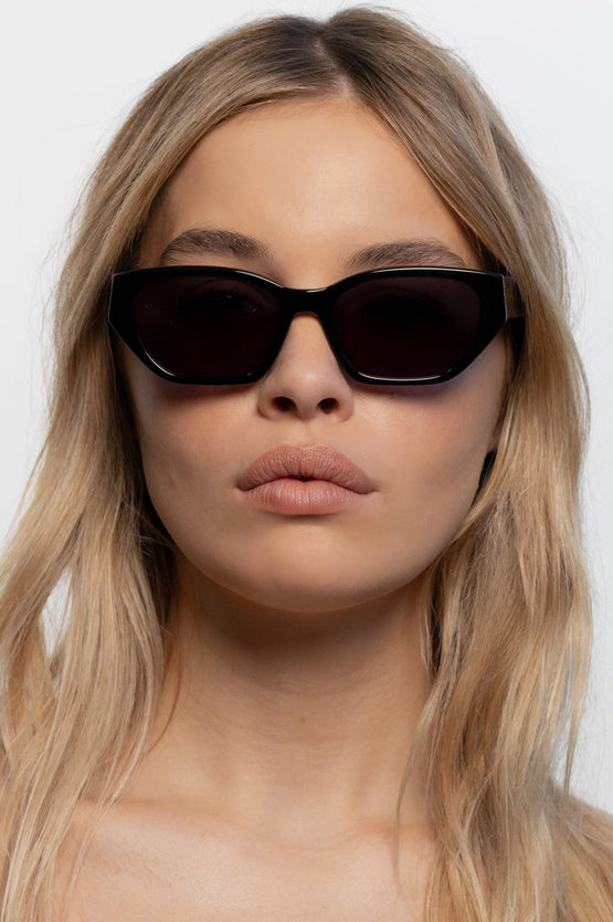 Lu Goldie Esme Sunglasses - Black