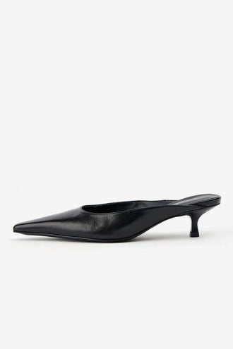 Alias Mae Geneva Heel - Black Crinkle