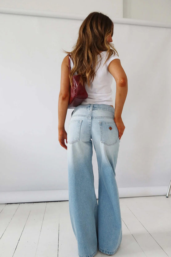 A Brand 00 Super Low & Wide - Kaia Worn
