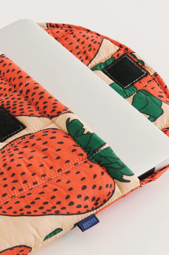 Baggu Puffy Laptop Sleeve 13/14 Inch - Strawberry