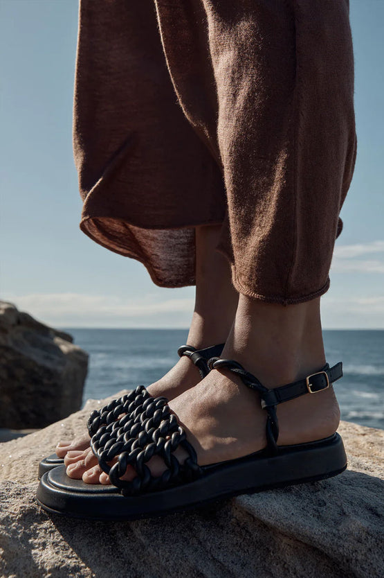 La Tribe Loop Sandal - Black