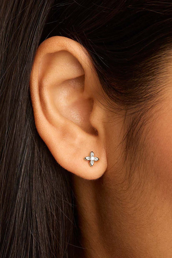 By Charlotte Live In Light Studs - Silver