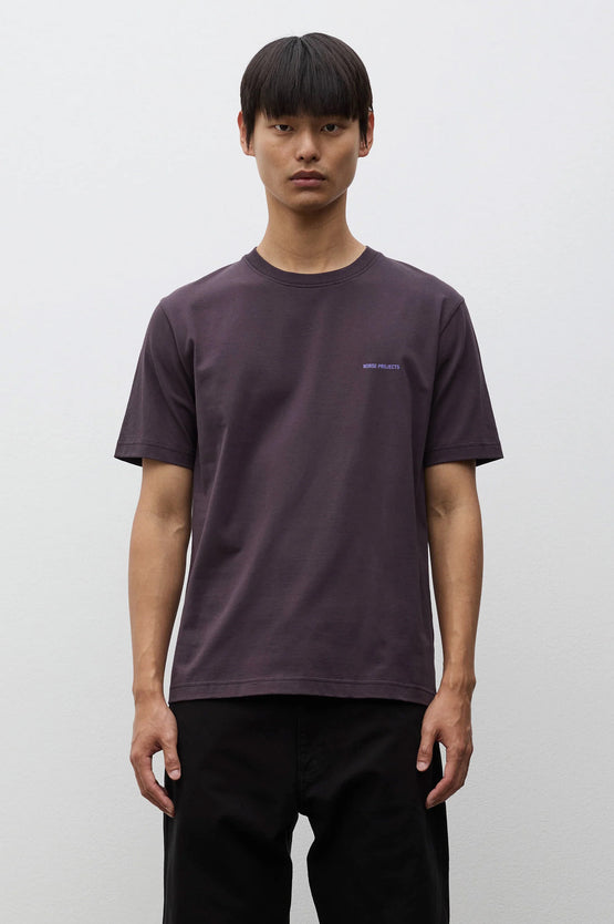 Norse ProjectsDyrehaven Organic Logo Print Tee – Darkest Purple