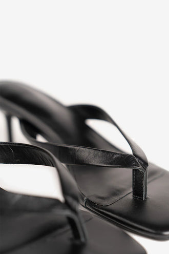 La Tribe Thong Heel - Black