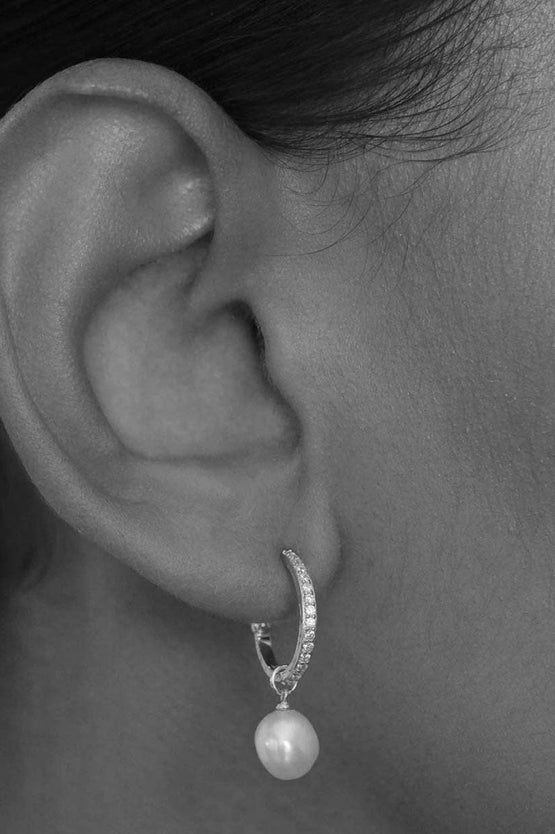 By Charlotte Intention Of Peace Pearl Hoops - Silver